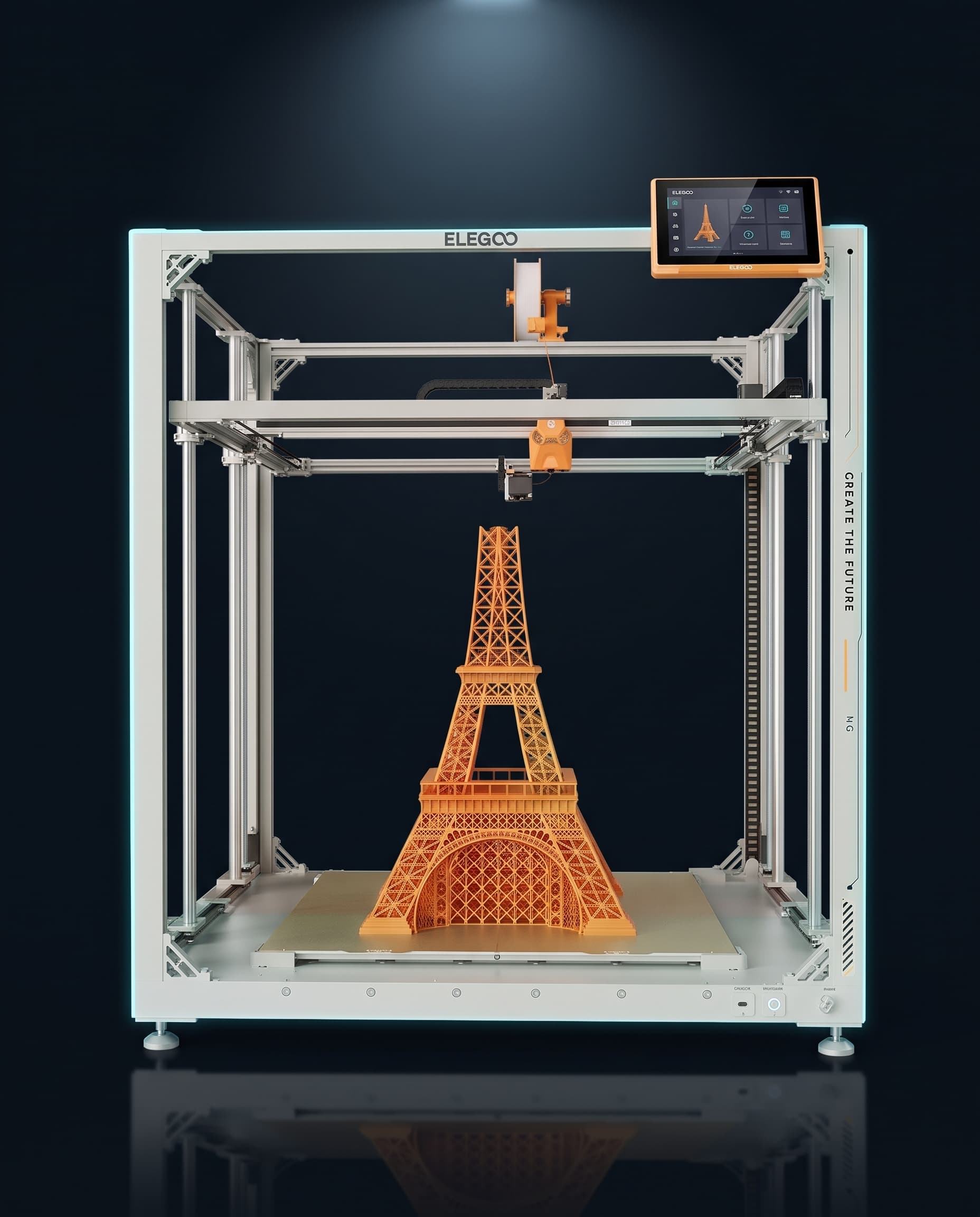 Printeri 3D ELEGOO OrangeStorm Giga me një model të Kullës Eifel të printuar brenda